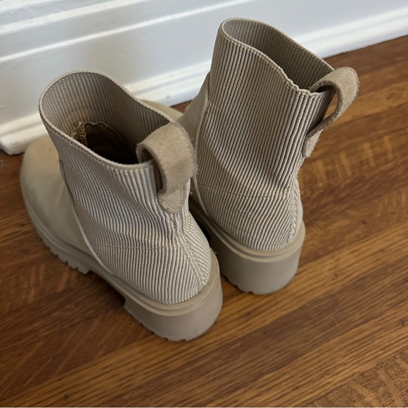 Steve Madden Howler Chelsea Boot - Picture 4 of 6